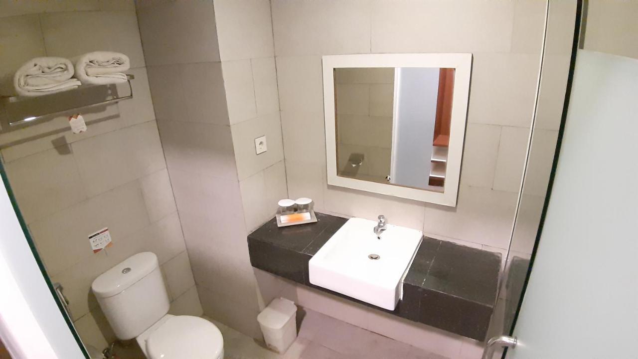 Xtra Hotel Бенгкулу Экстерьер фото