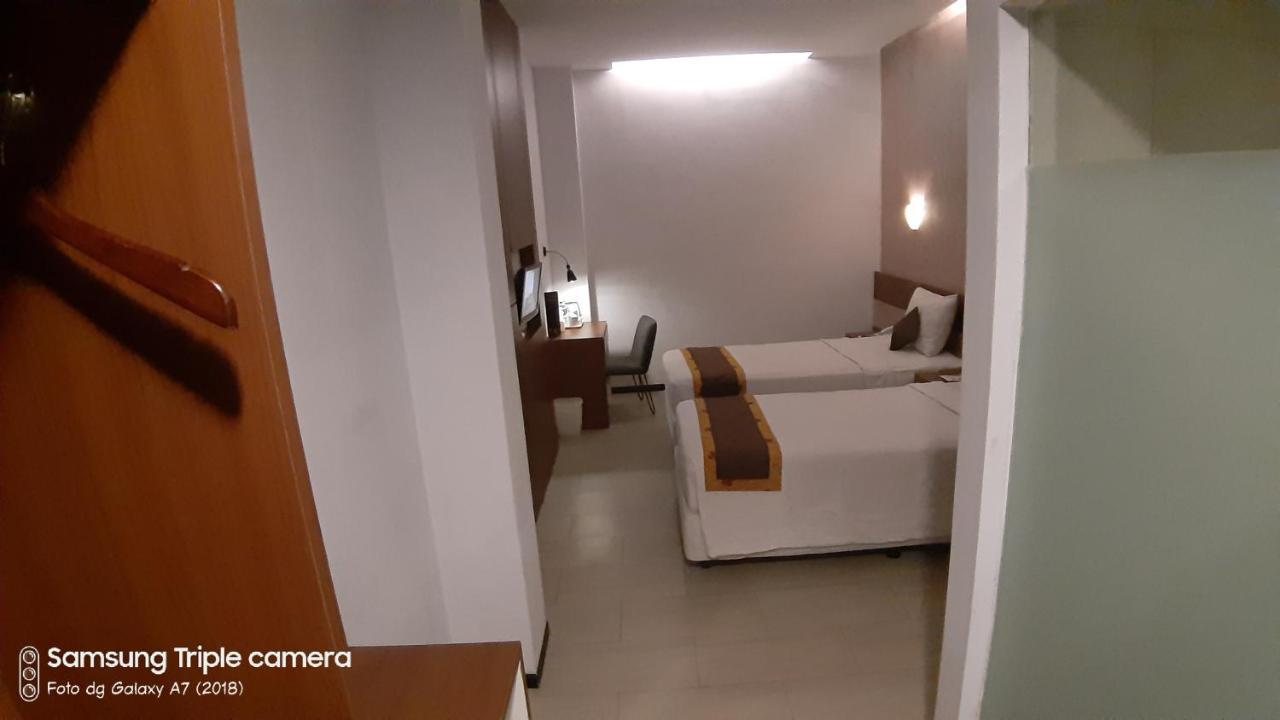 Xtra Hotel Бенгкулу Экстерьер фото