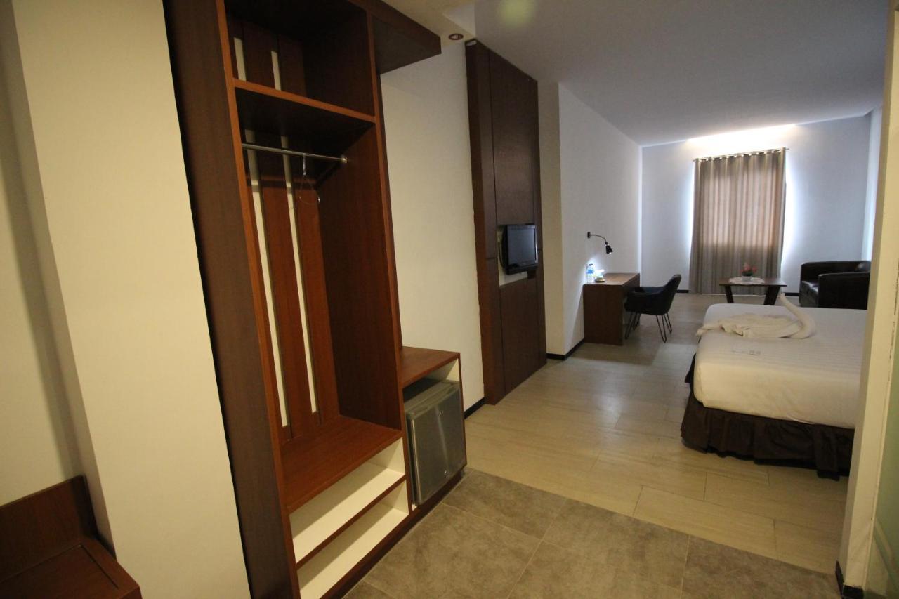 Xtra Hotel Бенгкулу Экстерьер фото