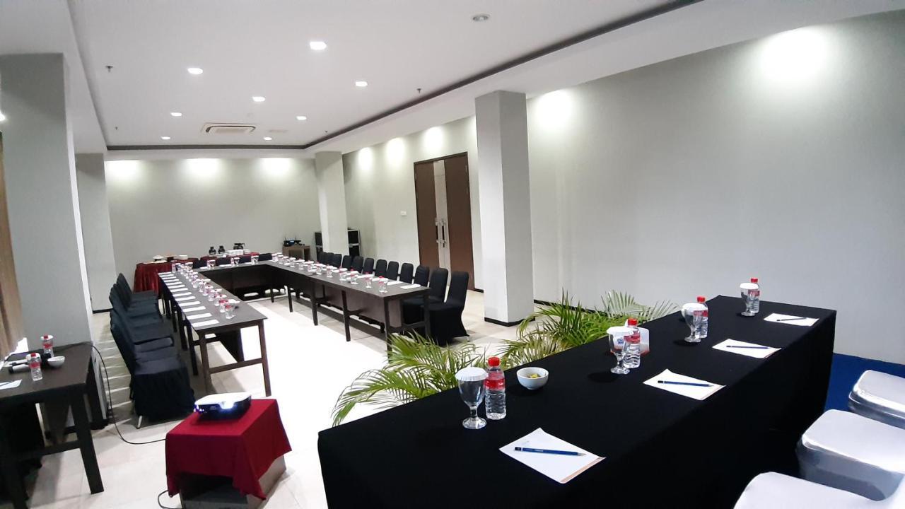 Xtra Hotel Бенгкулу Экстерьер фото