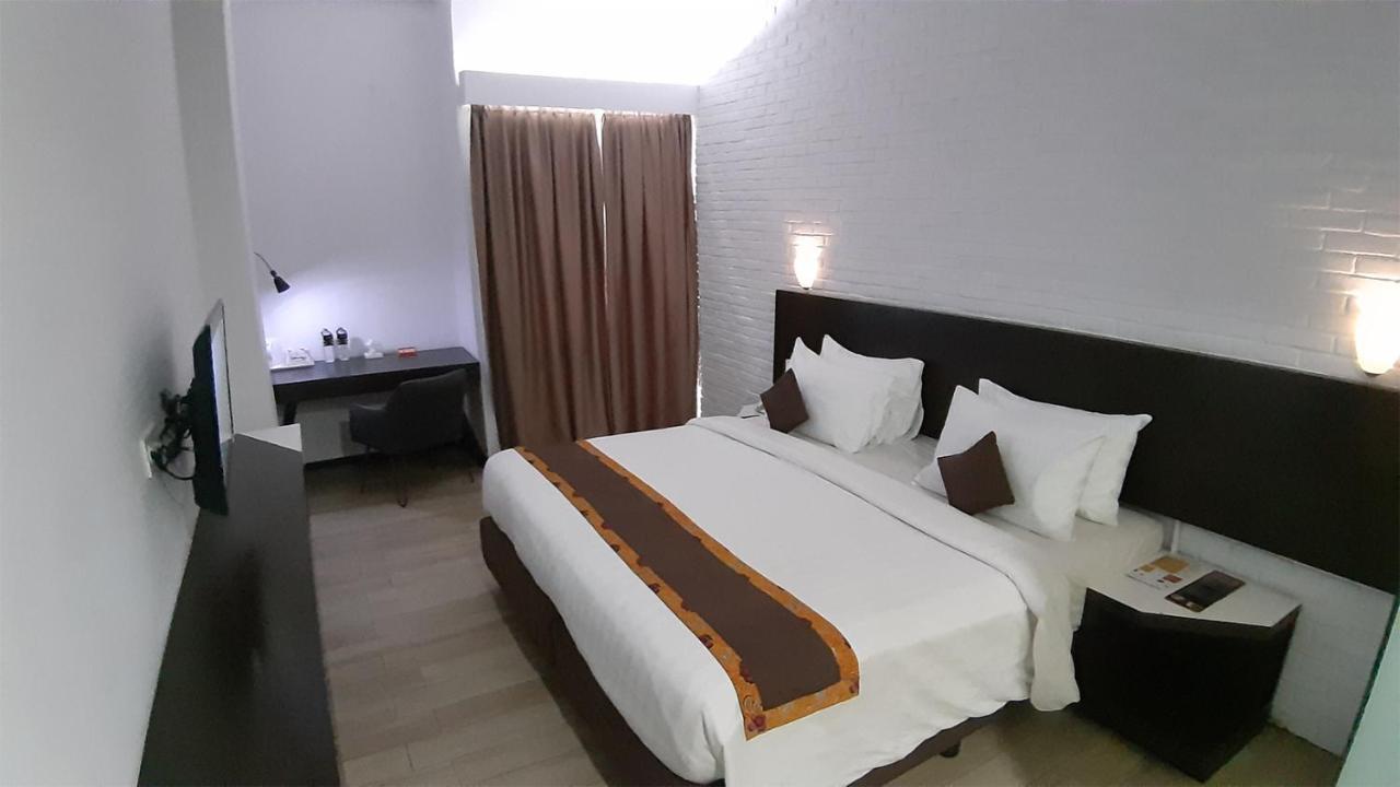 Xtra Hotel Бенгкулу Экстерьер фото
