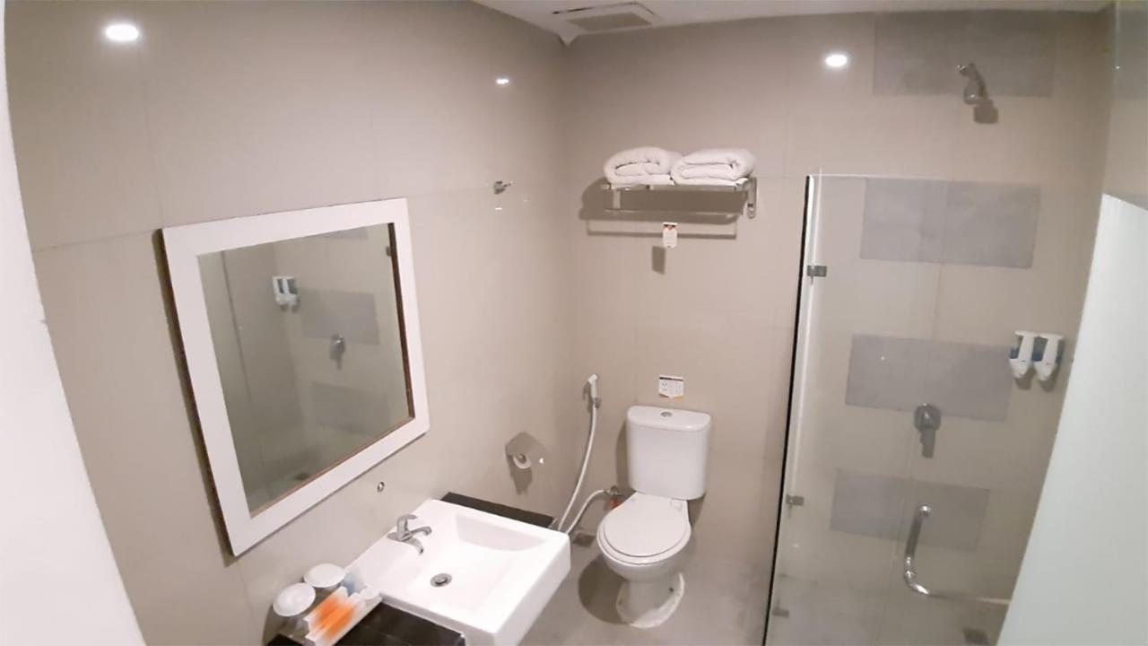 Xtra Hotel Бенгкулу Экстерьер фото