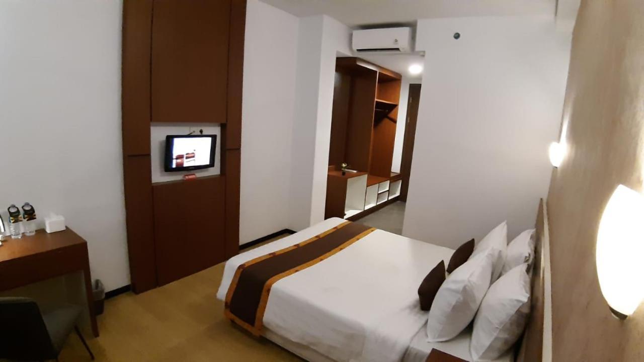 Xtra Hotel Бенгкулу Экстерьер фото