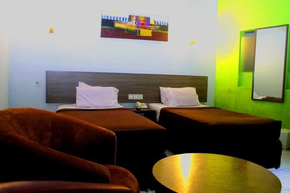 Xtra Hotel Бенгкулу Экстерьер фото