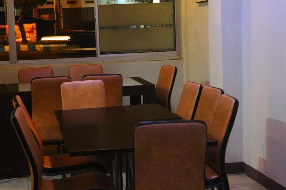 Xtra Hotel Бенгкулу Экстерьер фото