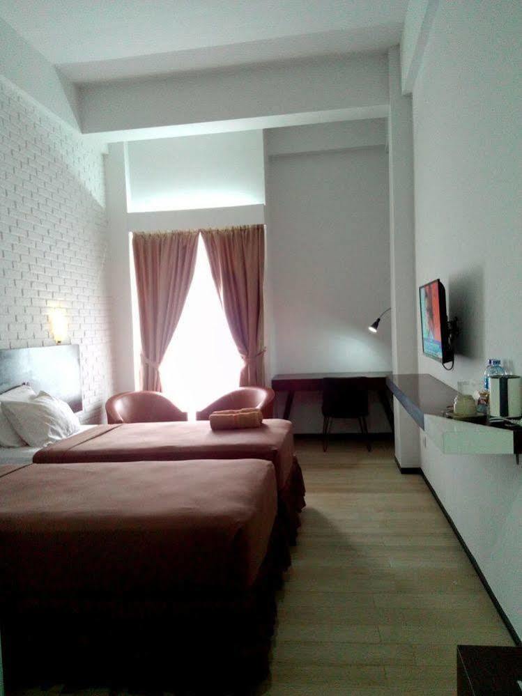 Xtra Hotel Бенгкулу Экстерьер фото