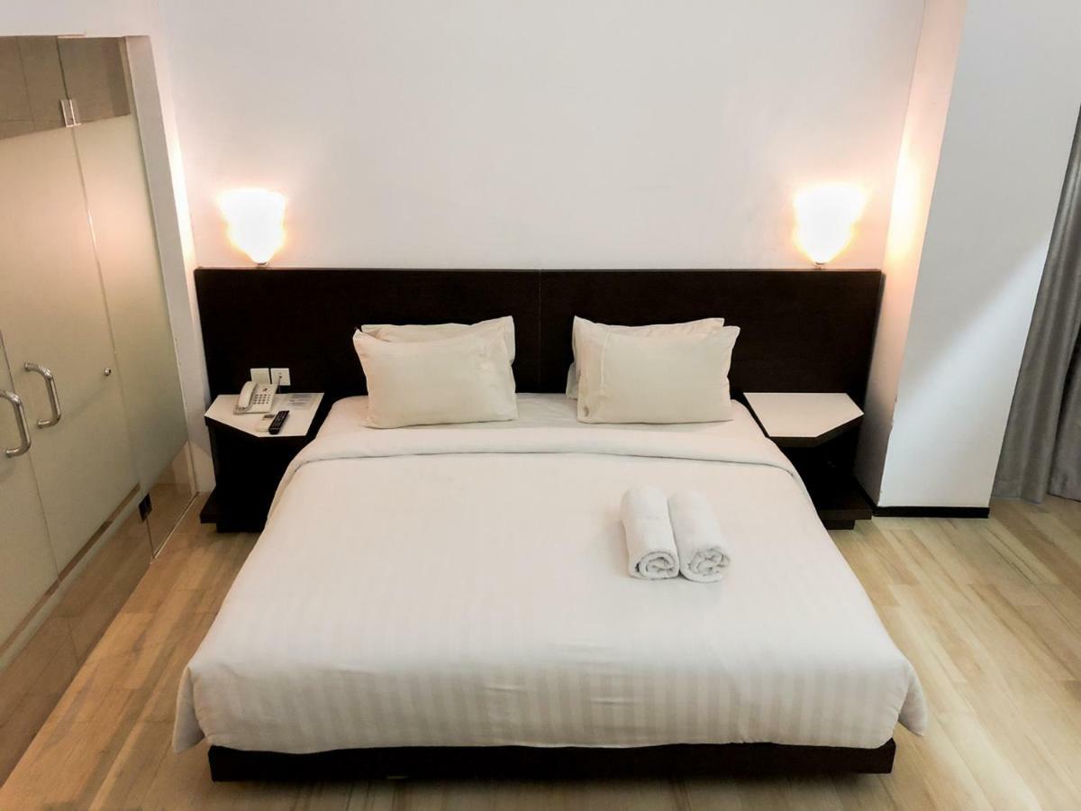 Xtra Hotel Бенгкулу Экстерьер фото