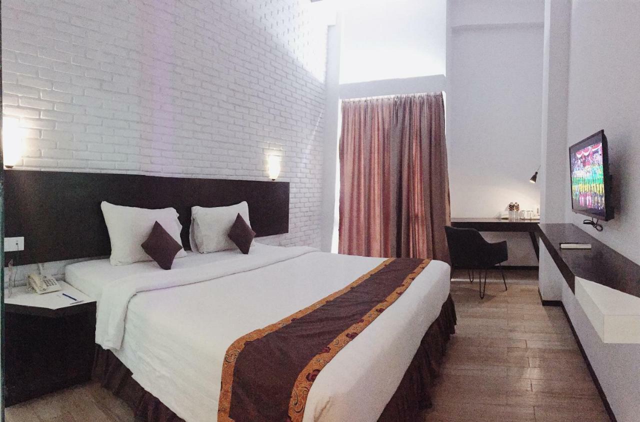 Xtra Hotel Бенгкулу Экстерьер фото