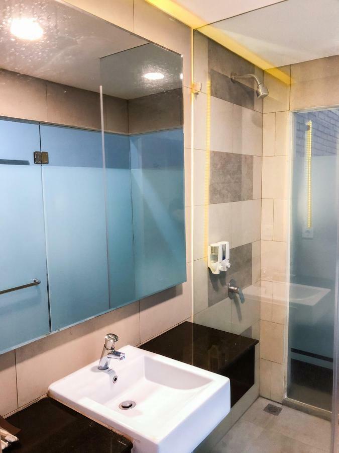 Xtra Hotel Бенгкулу Экстерьер фото
