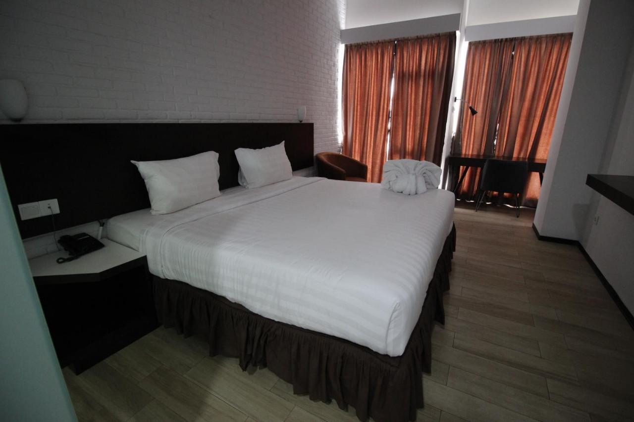 Xtra Hotel Бенгкулу Экстерьер фото