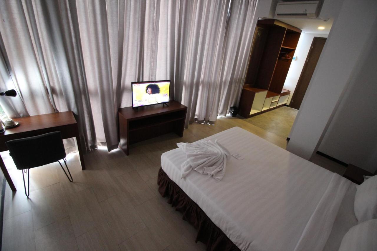 Xtra Hotel Бенгкулу Экстерьер фото