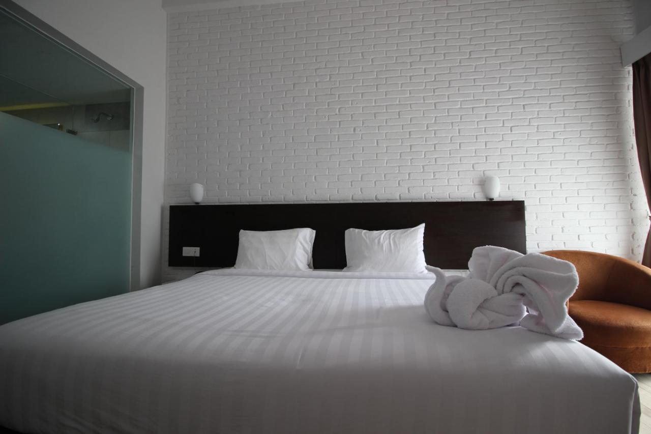 Xtra Hotel Бенгкулу Экстерьер фото