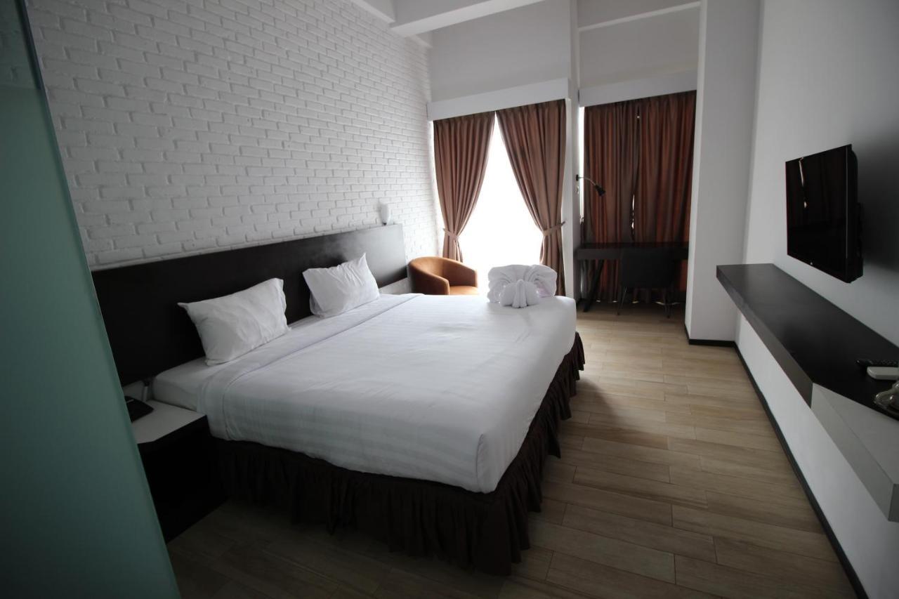 Xtra Hotel Бенгкулу Экстерьер фото